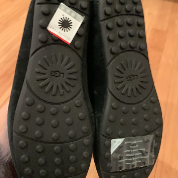 NWOT UGGS - Picture 3 of 4